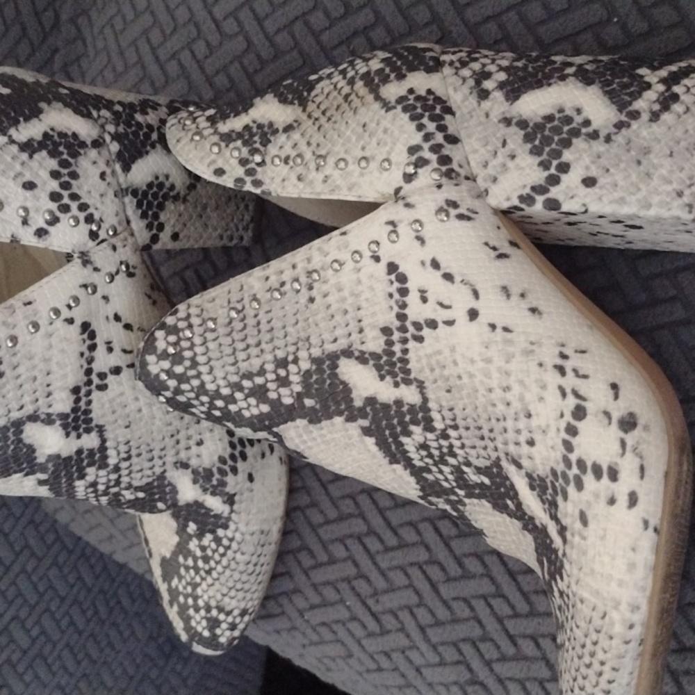 Steve Madden White/Grey Python Booties Size 7.5 - image 3